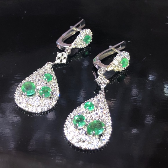 Classy Genuine Emerald Earrings - Picture 3 of 9